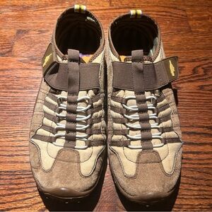 Brown Rocket Dog Velcro elastic athletic shoes, woman’s size 6.5